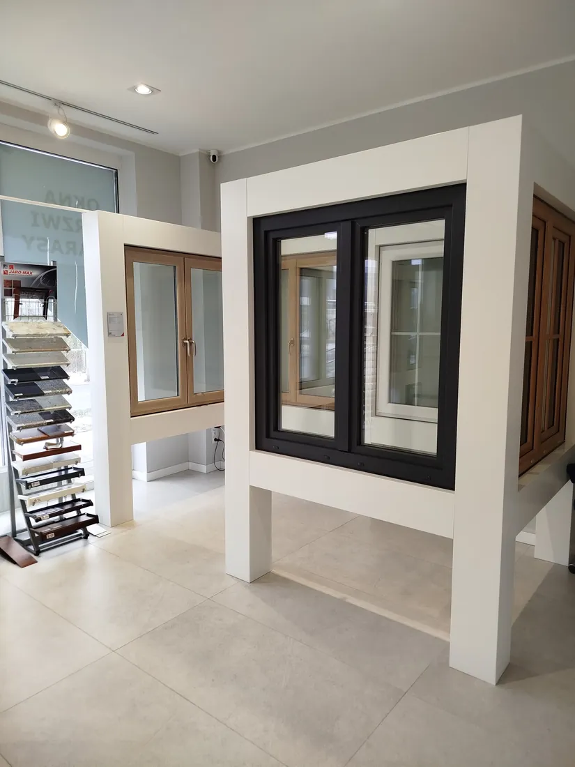 Fenêtres en différentes couleurs et décors — Salon Budvar Łódź