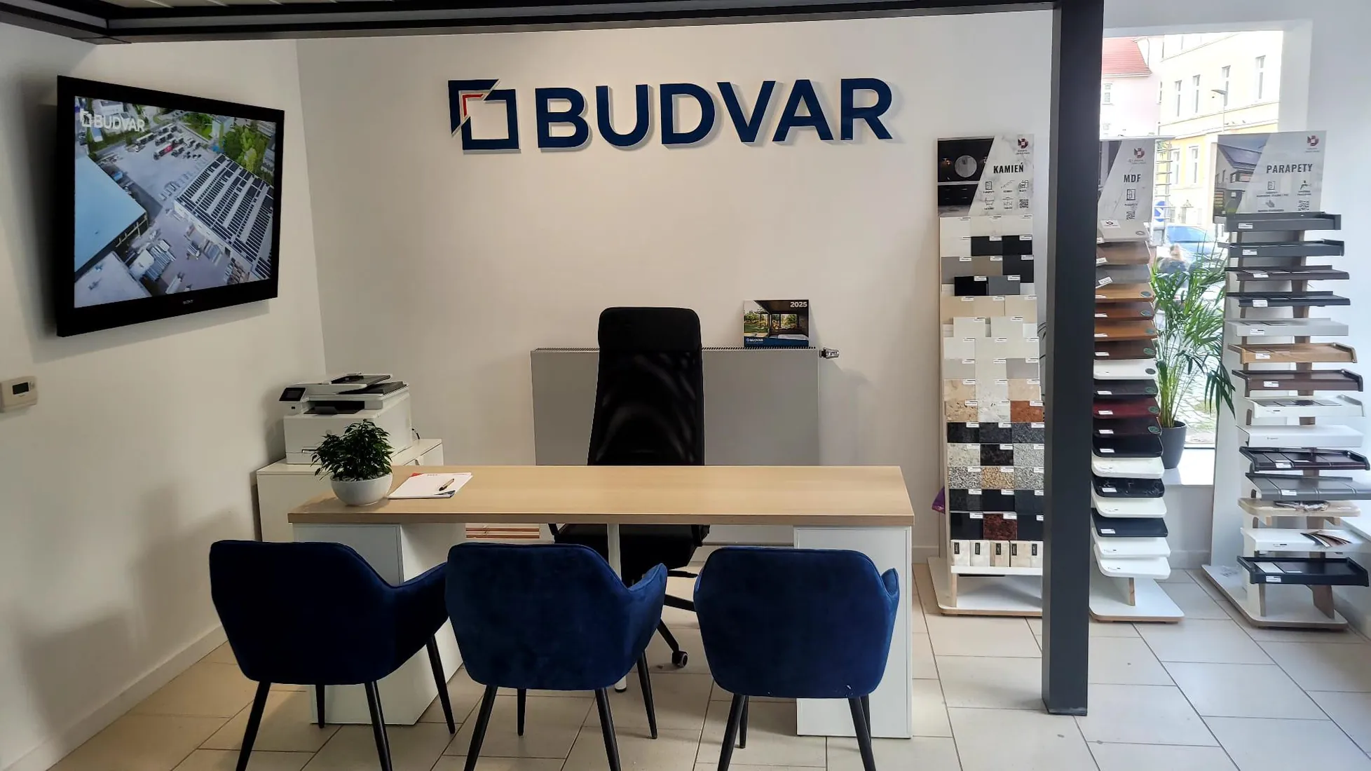 Poste du conseiller et nuanciers — Salon BUDVAR Opole