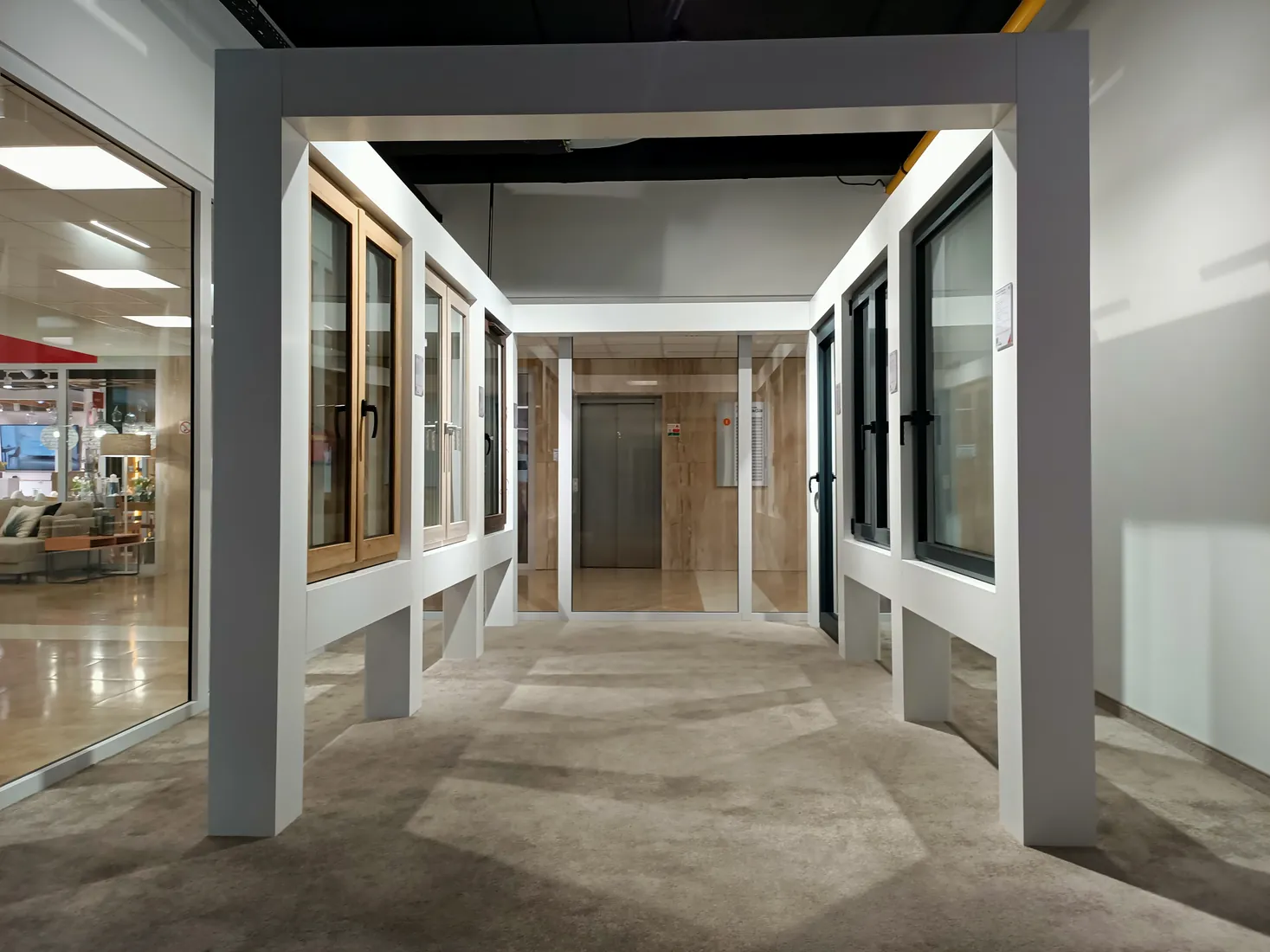 L’allée des fenêtres — Salon BUDVAR Poznań – Galeria Arkada