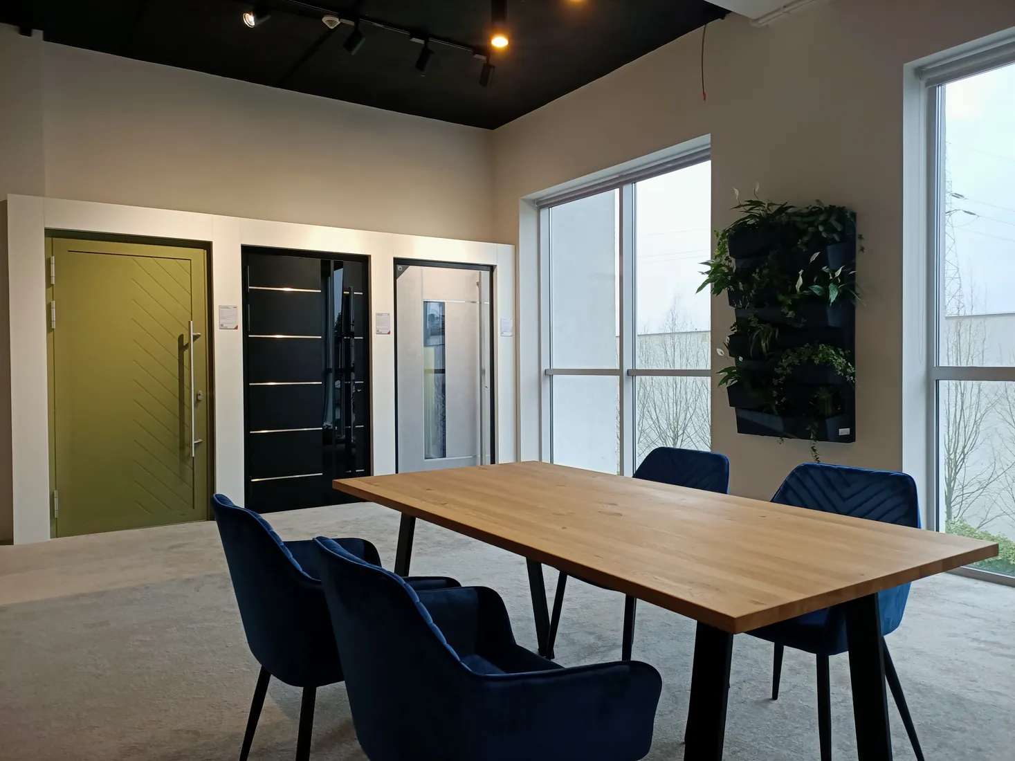 Table de conseil et portes d’entrée — Salon BUDVAR Poznań – Galeria Arkada