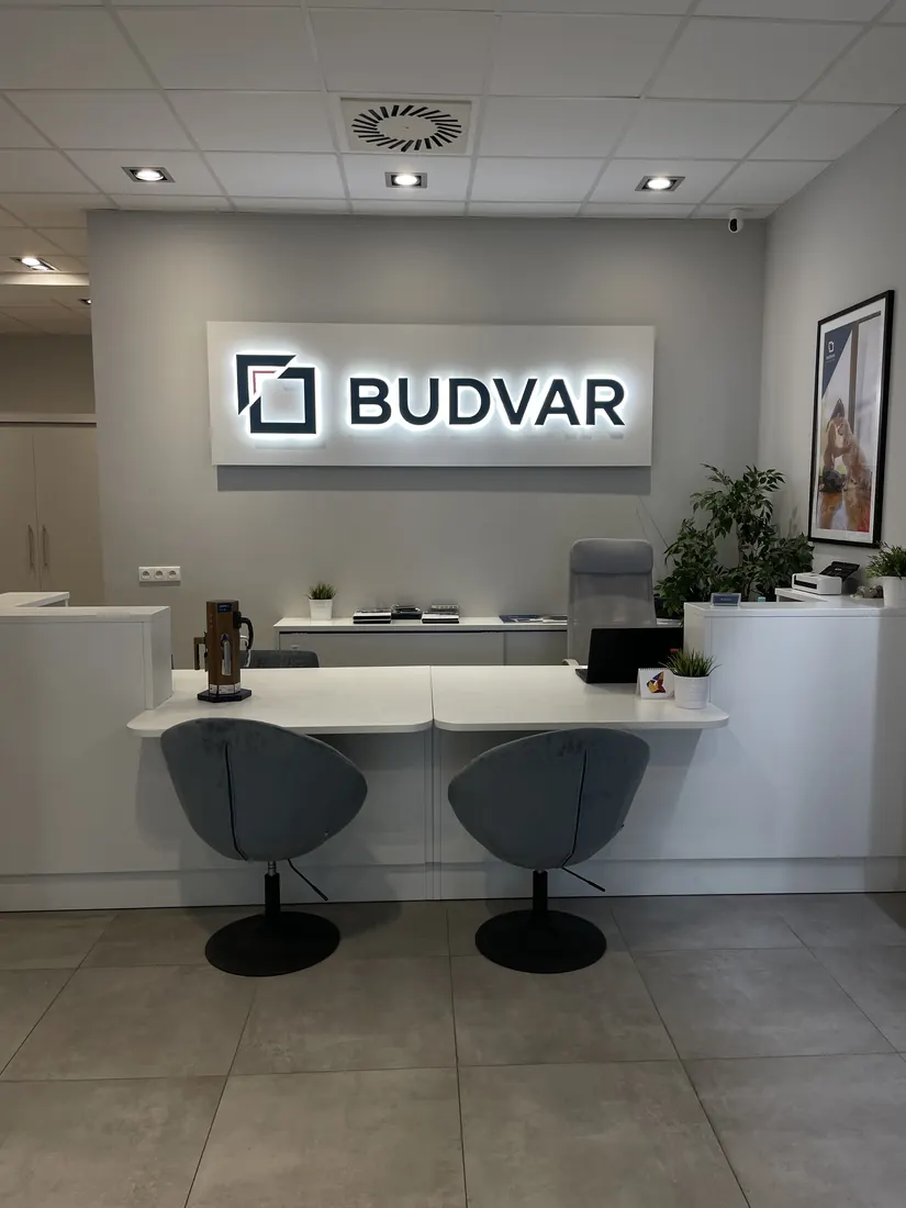 Accueil et espace conseil — Salon Budvar Warszawa
