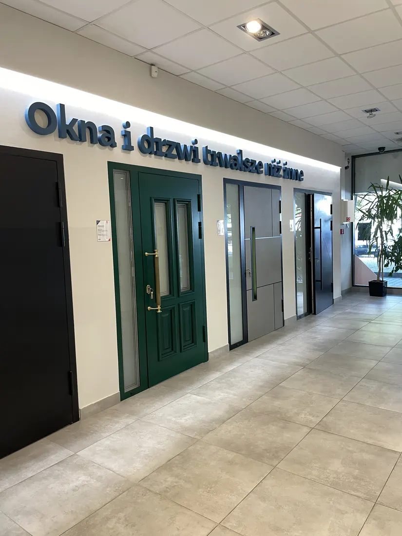 Portes d’entrée : modèles et couleurs — Salon Budvar Warszawa