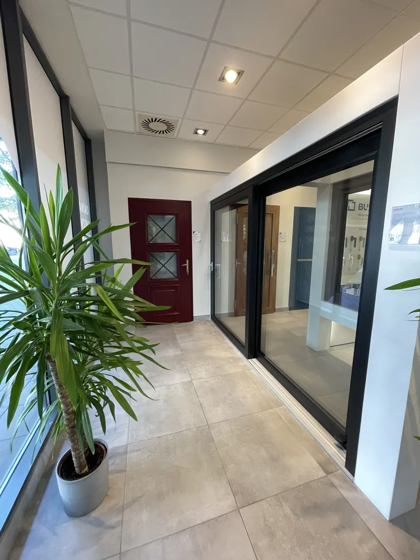Baie coulissante en taille réelle — Salon Budvar Warszawa