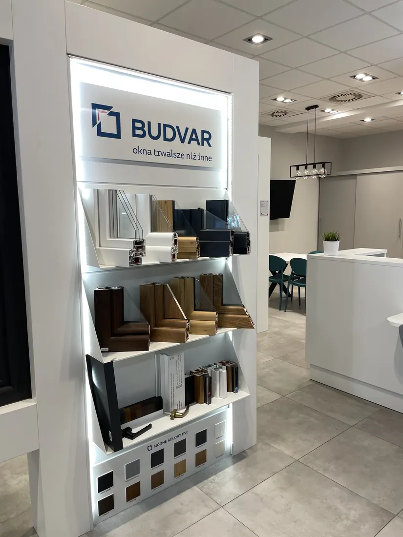 Échantillons de profilés, de décors et de couleurs — Salon Budvar Warszawa